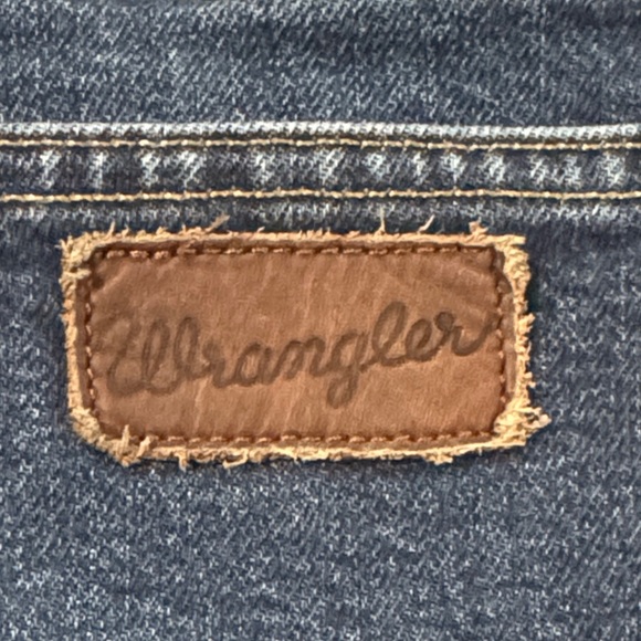 Wrangler Women's WESTWARD High Rise Boot Cut Jeans in Dark Blue Size 30x34 - Picture 4 of 7